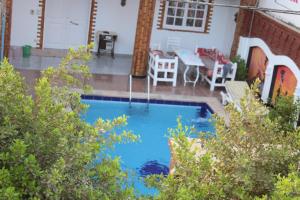 Bazén v ubytování Mama Africa Apts & Studios nebo v jeho okolí