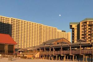 Gallery image of Gulfview Condo #1809 at Laketown Wharf in Panama City Beach +84 photos