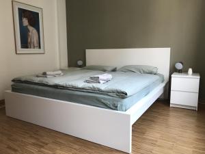 a bed with two towels on it in a bedroom at Ferienwohnung New Town in Dresden