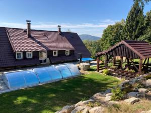 a house with a swimming pool in the yard at Chalupa Na Pustinách in Jablonec nad Nisou