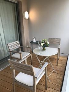 two chairs and a table with a vase of flowers at Appartement New Town in Dresden