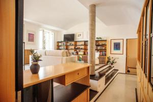 The library in Az apartmant