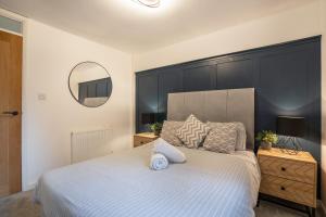 a bedroom with a large bed with a large headboard at Modern 2BED Apartment-Free Parking in Edinburgh