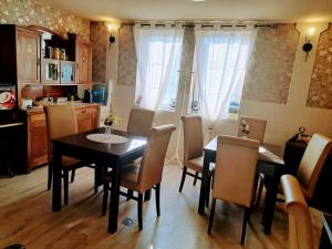 Kuchyňa alebo kuchynka v ubytovaní Orient Apartmanház