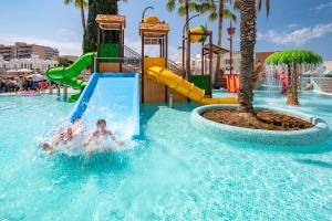 Bazén v ubytovaní Hotel Best Lloret Splash alebo v jeho blízkosti