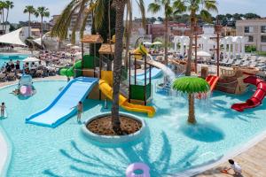 Bazén v ubytovaní Hotel Best Lloret Splash alebo v jeho blízkosti