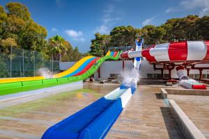 Bazén v ubytovaní Hotel Best Lloret Splash alebo v jeho blízkosti
