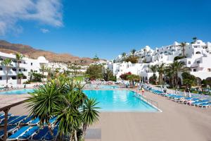 a view of a resort swimming pool with white buildings at Best Club Vacaciones Pueblo Indalo in Mojácar