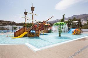 a water park with a water slide and a water fountain at Best Club Vacaciones Pueblo Indalo in Mojácar