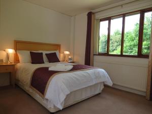 A bed or beds in a room at Egrove Park, University of Oxford 