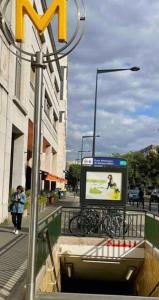a large k sign in front of a building at Chez Marie - 4p - Proche Paris - Metro 8 in Maisons-Alfort