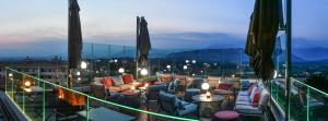 Nespecifikovaný výhled na hory nebo výhled na hory při pohledu z hotelu