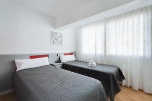 Ένα ή περισσότερα κρεβάτια σε δωμάτιο στο Frontline Panorama Penthouse Tormaraya Levante