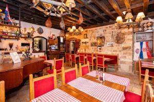 Sohvabaar või baar majutusasutuses Heritage Hotel Tragos