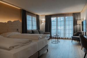 Rúm í herbergi á Hotel Alpenland