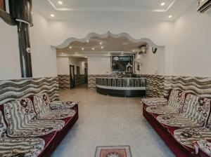 Svetainės erdvė apgyvendinimo įstaigoje Hotel Stay Jaisalmer & Restaurant