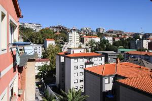 - Vistas al perfil urbano de los edificios en Apartamento céntrico con aparcamiento en Santander