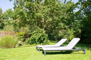 A garden outside Le Temps d'une Fugue