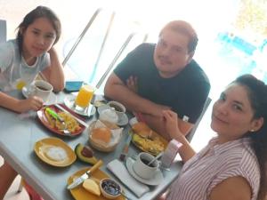 a group of people sitting at a table eating breakfast at Fel Peru in Piura