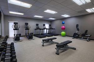 Fitness centrum a/nebo fitness zařízení v ubytování Courtyard Fort Worth University Drive