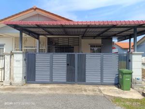 Photo de la galerie de l'établissement Loving Homestay Pantai Sepat, Kuantan, à Kuantan 25 autres photos