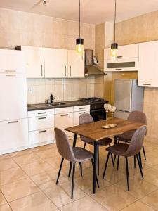 Η κουζίνα ή μικρή κουζίνα στο Good Dreams Apartment