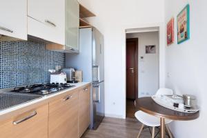 A kitchen or kitchenette at Casa di Crissy - centro Como