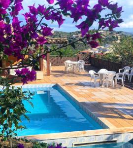 Swimmingpoolen hos eller tæt på Alto João Fernandes