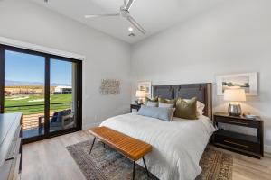 Кровать или кровати в номере ALBATROSS SOUTH at Copper Rock! +17 фотографий