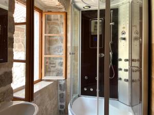 Ένα μπάνιο στο South Gate apartments 262 +37 φωτογραφίες