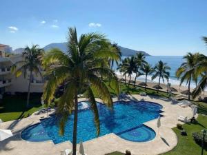 La alberca dentro o cerca de Beautiful Apt. w/ Pool and Direct Beach Access