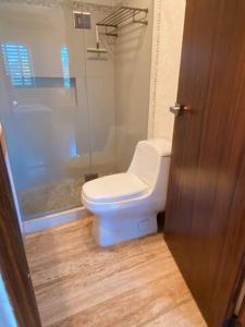 Un baño de Beautiful Apt. w/ Pool and Direct Beach Access