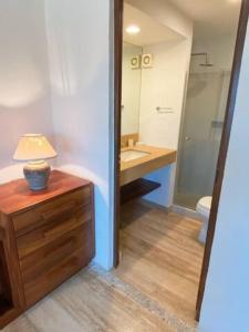 Un baño de Beautiful Apt. w/ Pool and Direct Beach Access