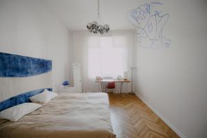 Posteľ alebo postele v izbe v ubytovaní Space Age Residence