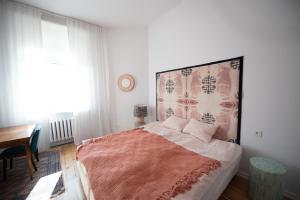 Posteľ alebo postele v izbe v ubytovaní Space Age Residence