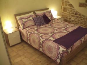 A bed or beds in a room at La Grotta