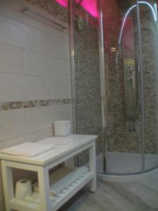 A bathroom at La Grotta