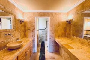 a large bathroom with two sinks and a shower at Lavender house near Napa and San Francisco in Vallejo +32 photos