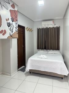 Ένα ή περισσότερα κρεβάτια σε δωμάτιο στο Hotel Dallas Toríbio