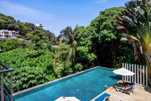 Bazén v ubytování Karon Panorama Seaview 2 Bedroom Amazing Condo nebo v jeho okolí