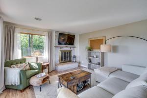 A seating area at Chic Columbia City Vacation Rental with Kayaks!