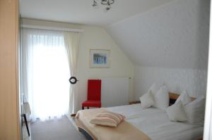 A bed or beds in a room at Haus Thon