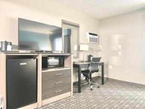 Köök või kööginurk majutusasutuses Days Inn & Suites by Wyndham Spokane