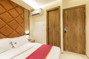 Postel nebo postele na pokoji v ubytování O Rooms Near Mumbai international Airport
