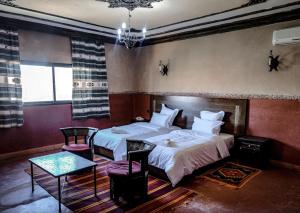 Postel nebo postele na pokoji v ubytování Hôtel LAKASBAH Ait Ben Haddou