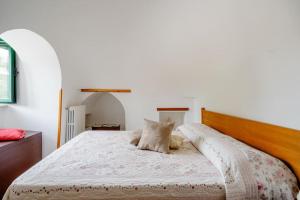 A bed or beds in a room at Trullo Rosy
