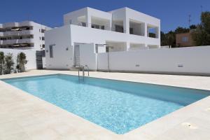 Gallery image of Apartamentos Proa - Emar Hotels Only Adults in Es Pujols