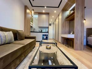 a living room with a couch and a table at Apartman SoHo 2 in Trebinje