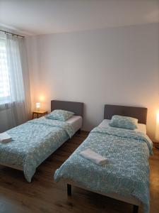 Posteľ alebo postele v izbe v ubytovaní Dom w sercu Gdańska