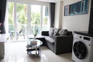 Posezení v ubytování Grand avenue condo Soi Boaukow